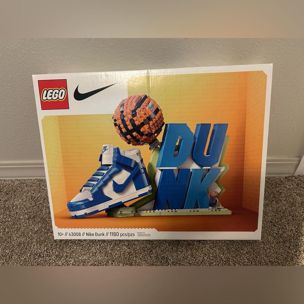 Sealed LEGO Nike Dunk (set 43008)